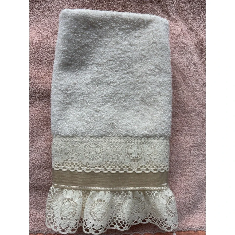 VTG Decorative Cottagecore Bath Towels Mismatch Pair Peach Cream Ruffle Fluffy